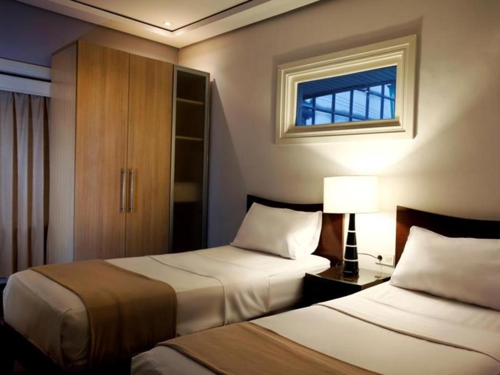 Hotel Omega Karawang Eksteriør billede